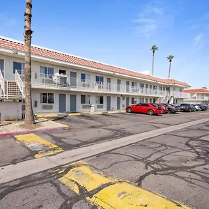 Super 8 By Wyndham West Phoenix